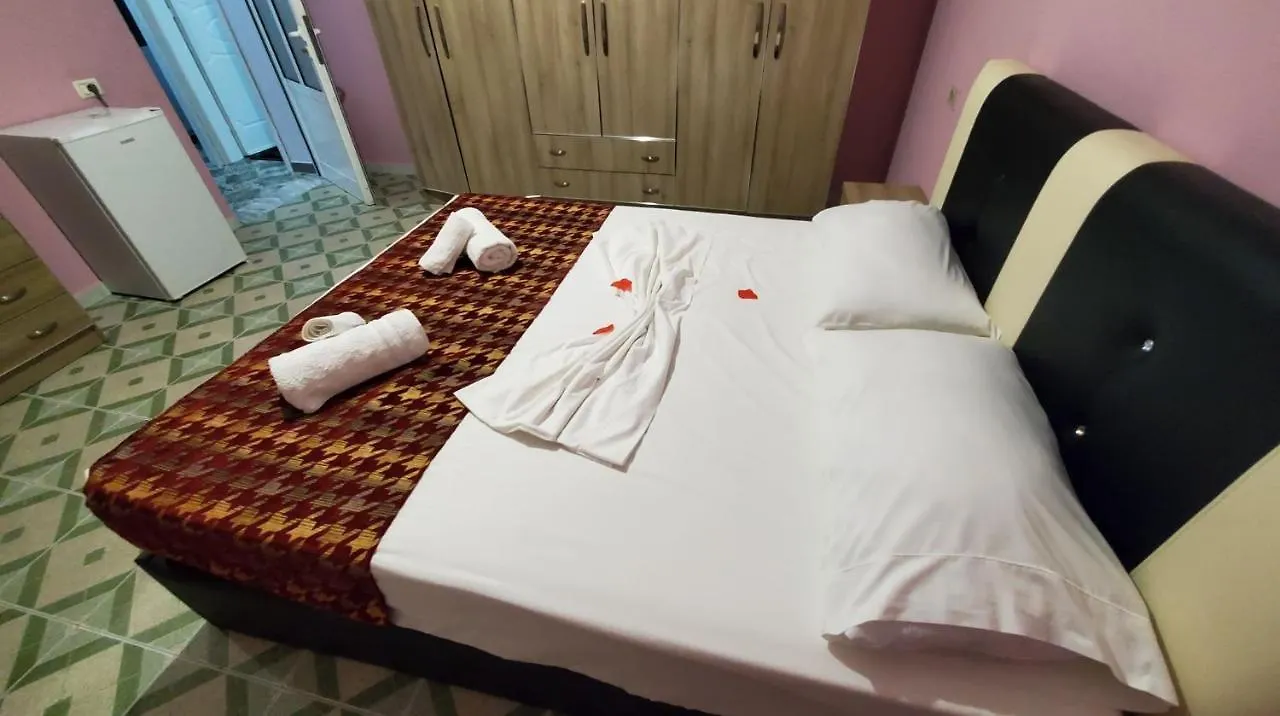 ***  Chicago Hotel Fier Albania